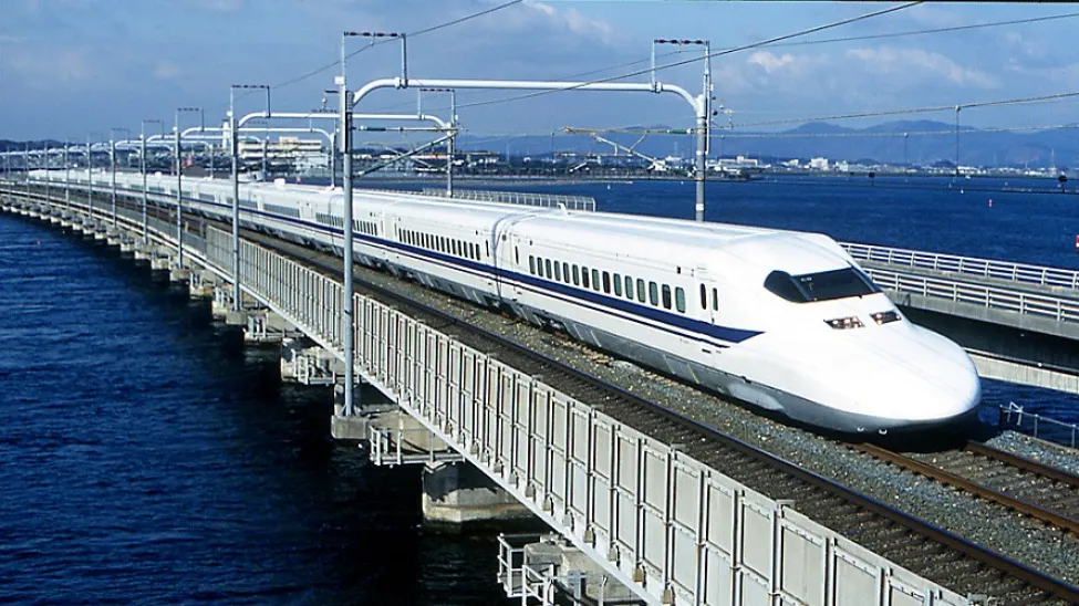 Tàu Shinkansen: Trải nghiệm tốc độ và tiện nghi