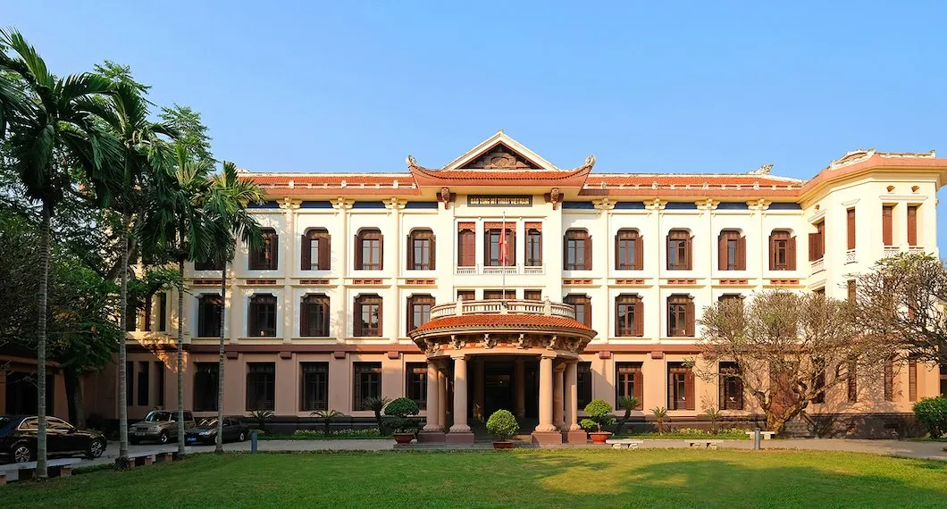 Phía ngoài bảo tàng