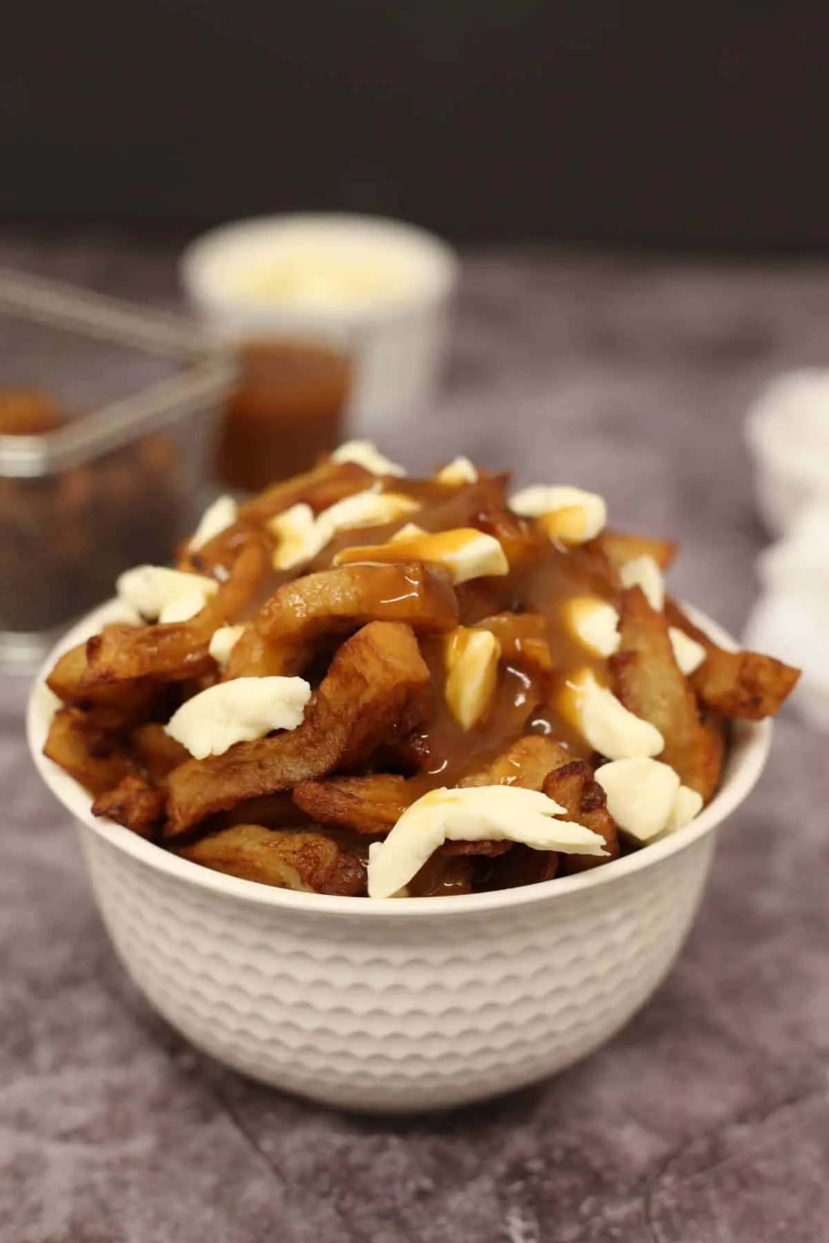Cách thưởng thức poutine đúng điệu như người bản địa