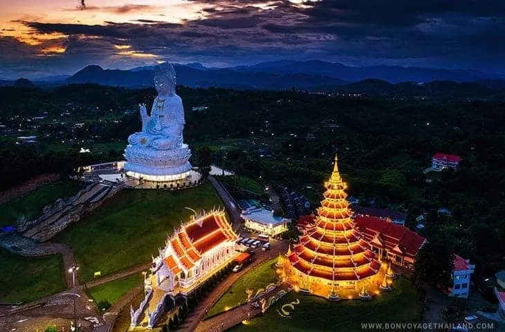 Wat Huay Pla Kang Chiang Rai - Bon Voyage Thailand
