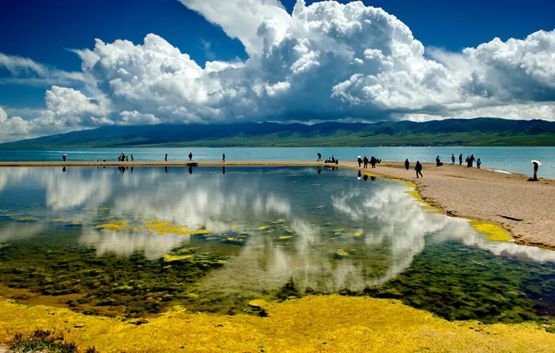 The Tranquil Beauty of Qinghai Lake