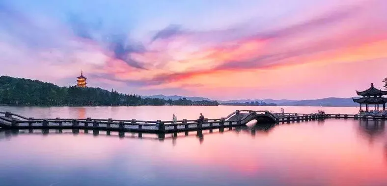 West Lake by Seasons: Best Time to Visit