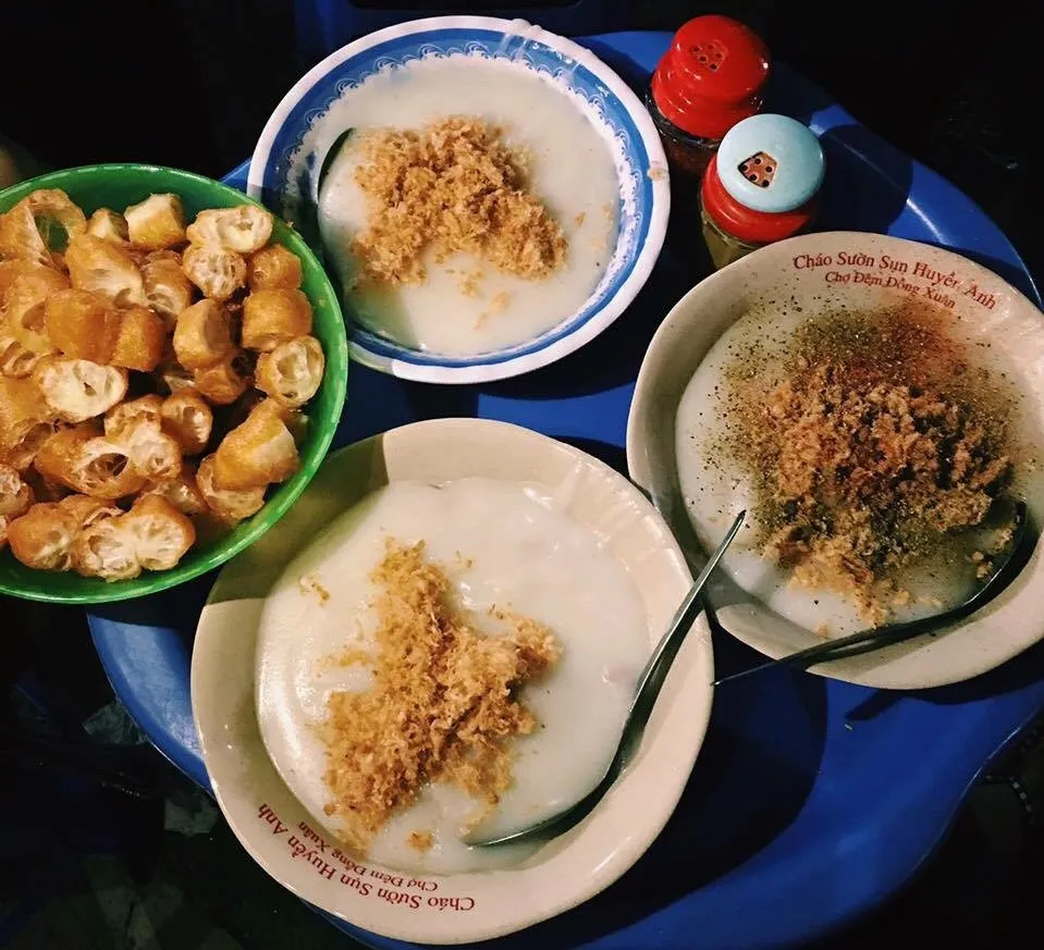 Cháo sườn sụn Huyền Anh thơm ngon nức tiếng chợ Đồng Xuân - ChuduInfo