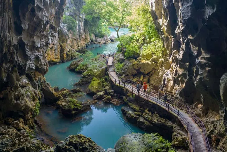 Top Caves to Explore: From Paradise to Dark Cave