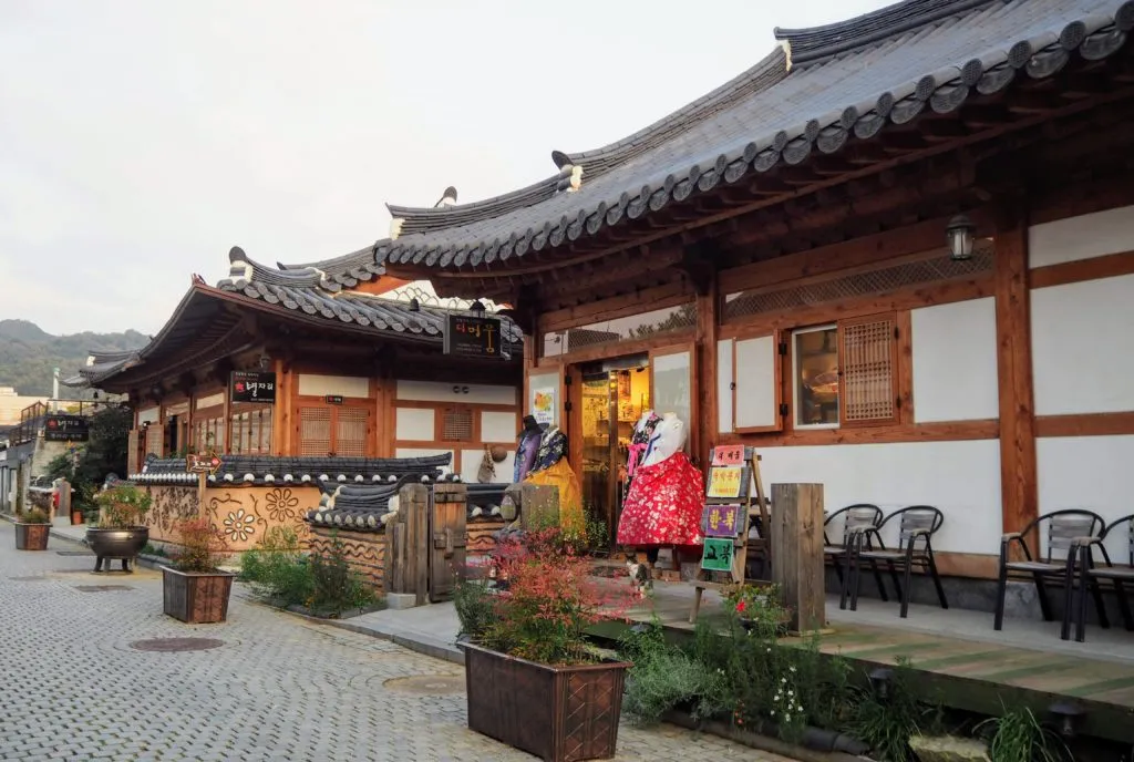 Cultural Etiquette in Jeonju