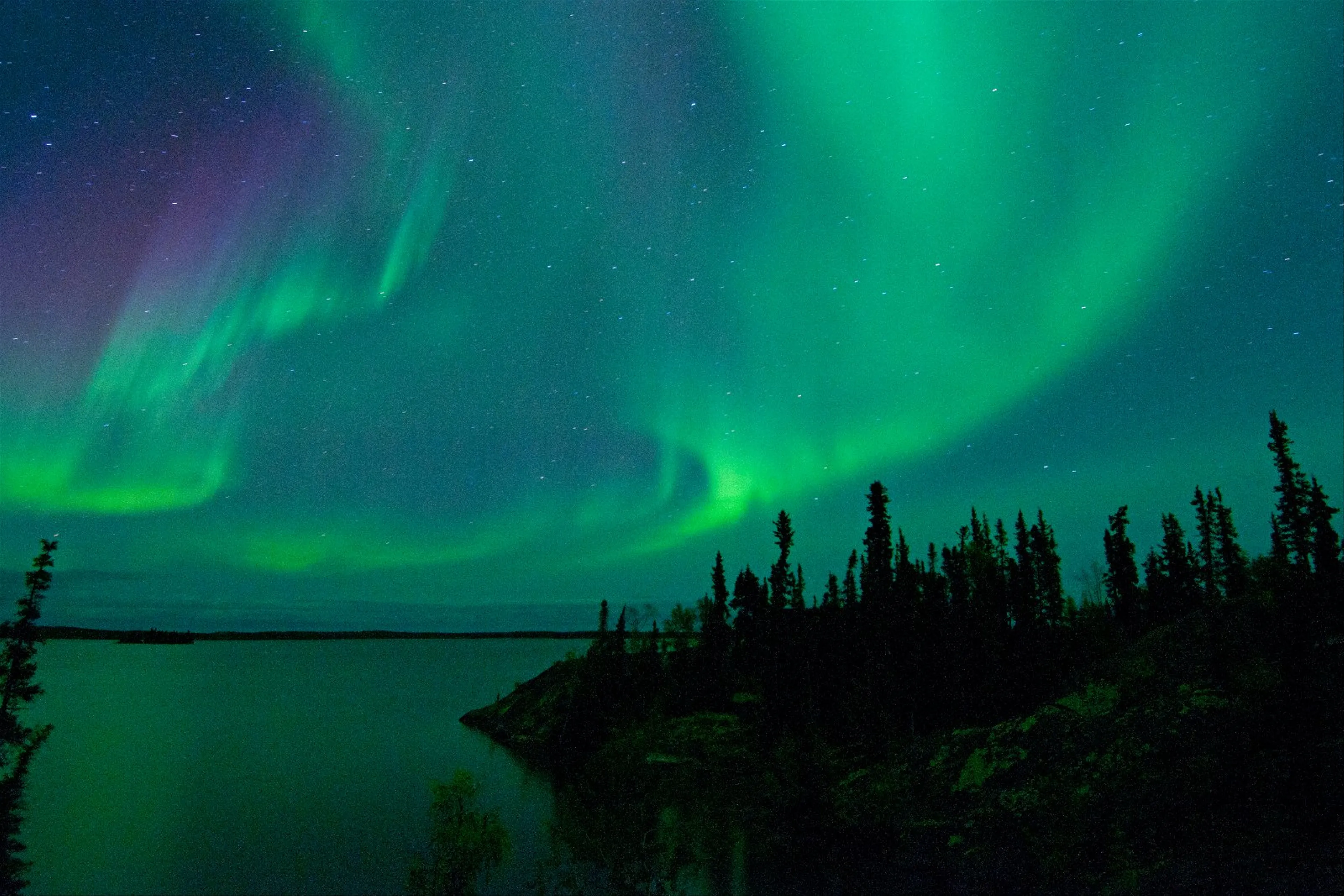 Experiencing the Magic of Northern Lights in Yellowknife: A Canadian Winter Adventure