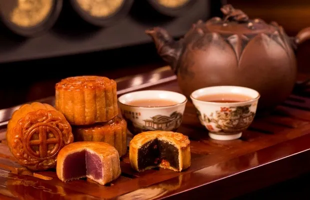 Thưởng thức trà và bánh ngọt Trung Hoa