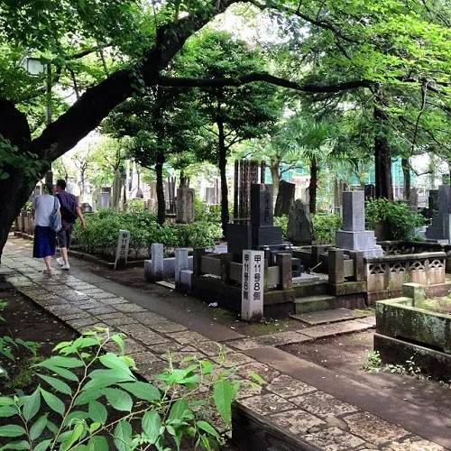 Exploring Yanaka Cemetery: A Walk Among History