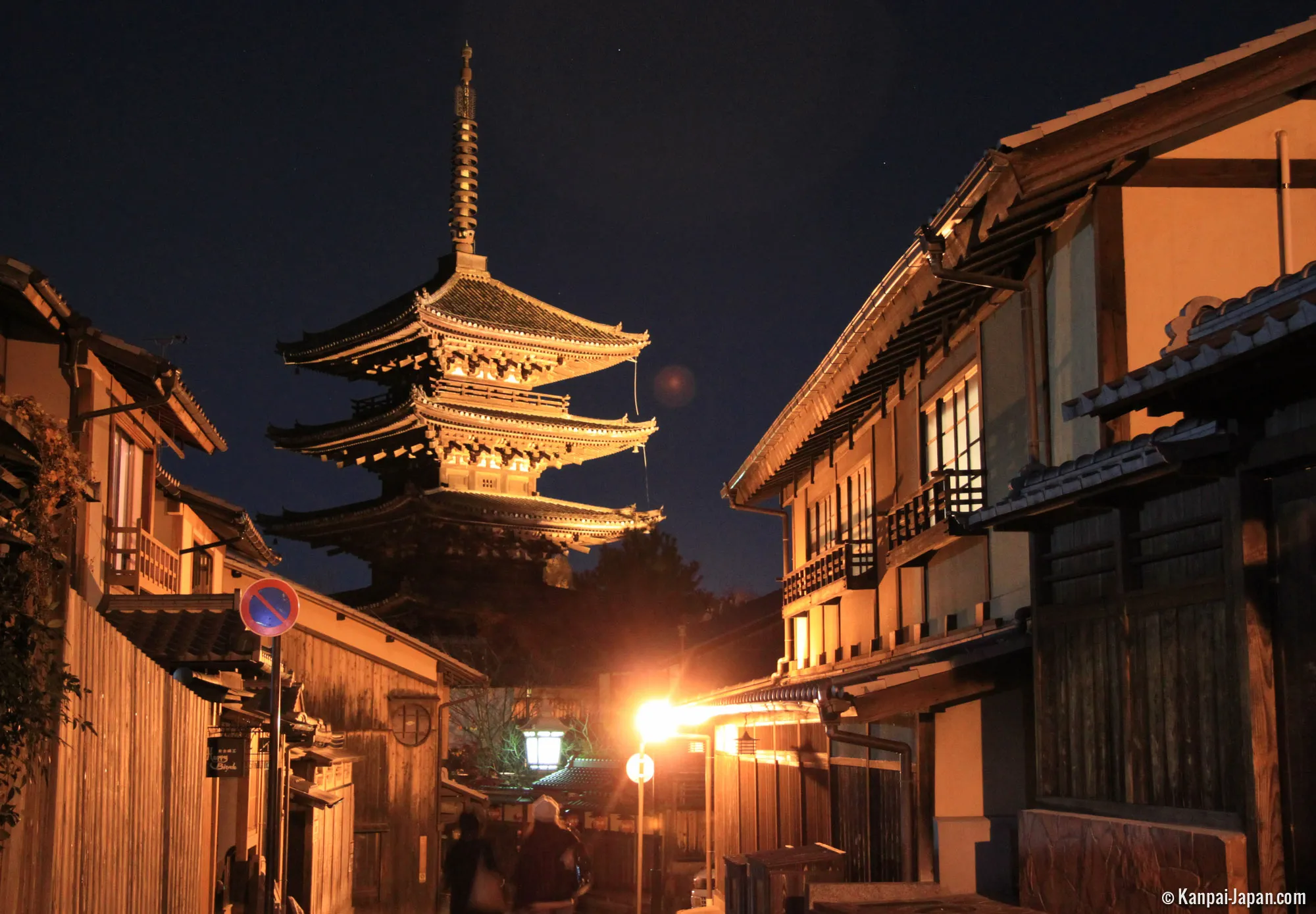 Charming Streets: Ninenzaka and Sannenzaka