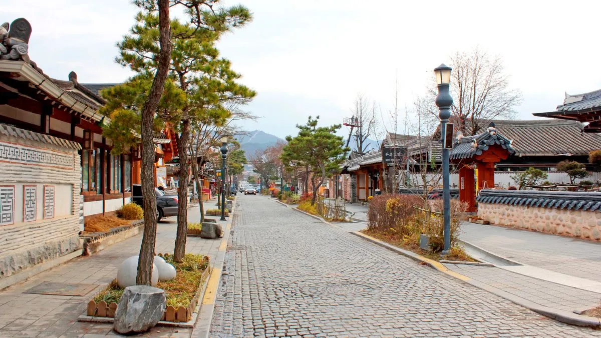 Practical Tips for Travelers: Navigating Jeonju Hanok Village