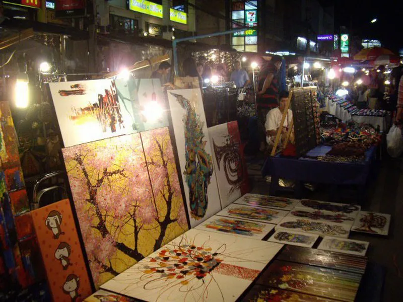 chiang mai night bazaar, chiangmai night bazaar, chiang mai night market, shopping in chiang mai - My Chiang Mai Travel : Local tour in Chiang Mai