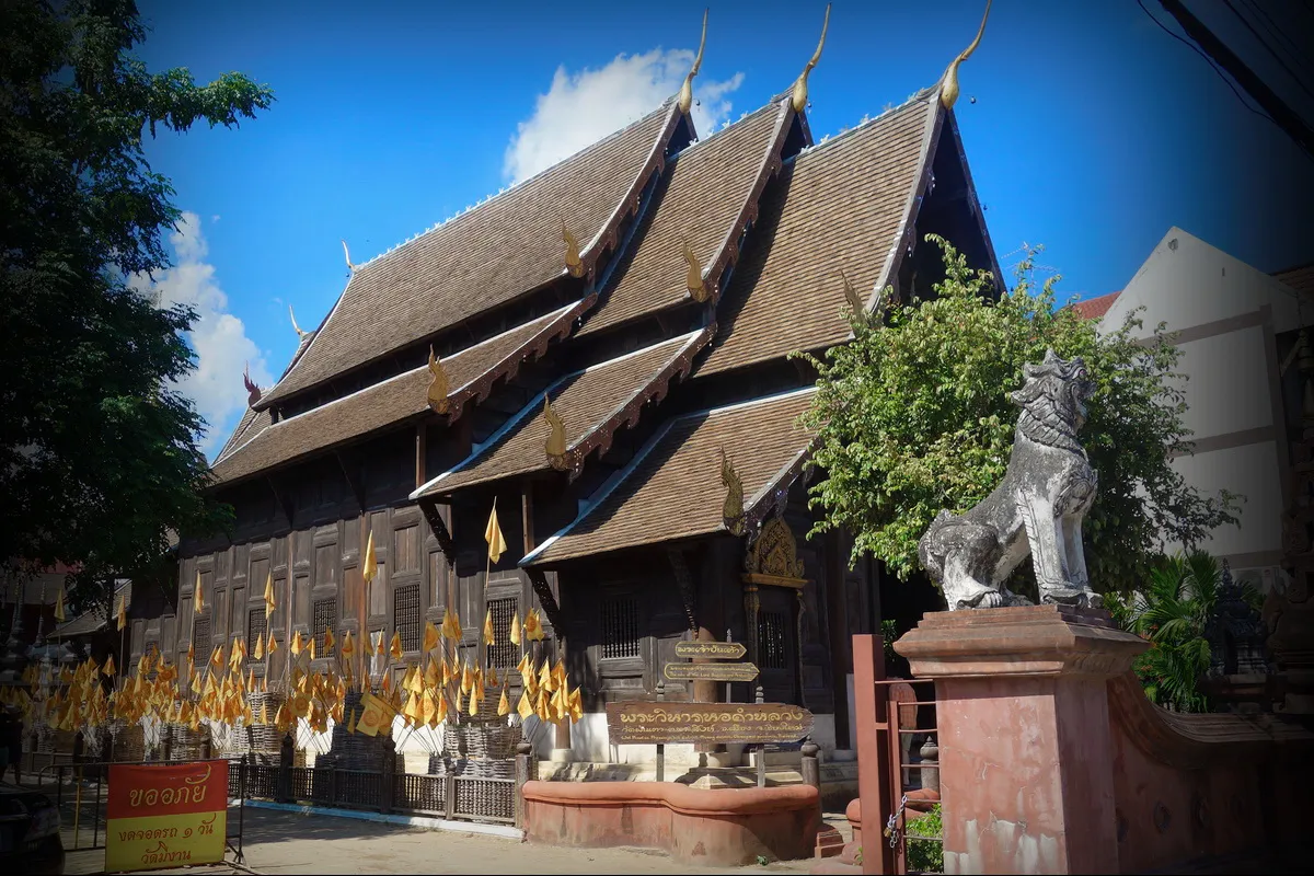Wat Pan Tao 'Admire the most beautiful Ho Luang Thong Kham Vihara'