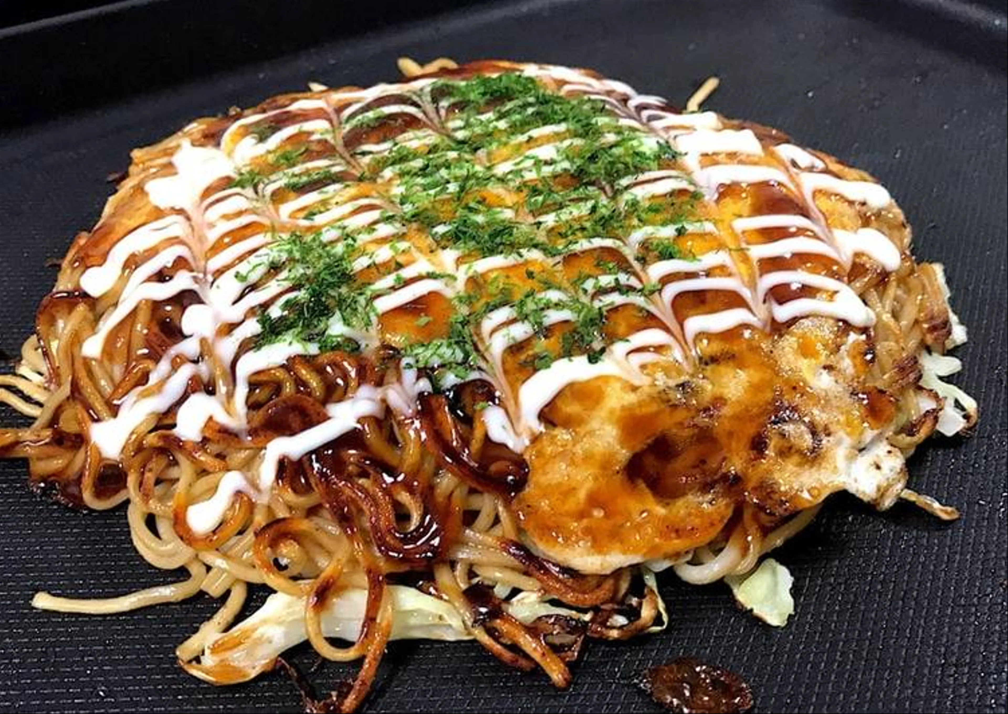 Thưởng Thức Món Okonomiyaki Ngon Tuyệt Tại Hiroshima