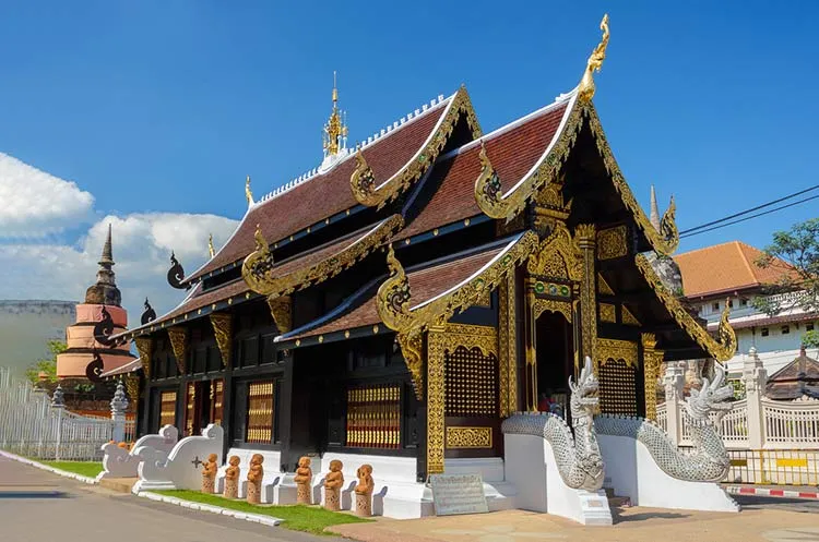 Wat Inthakin - Temple in the heart of the old walled town