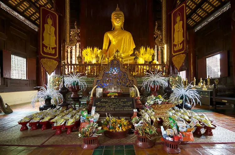 Wat Phan Tao temple Chiang Mai - Originally a throne hall