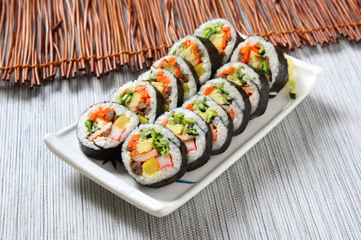 Gimbap: Cơm Cuộn Tiện Lợi