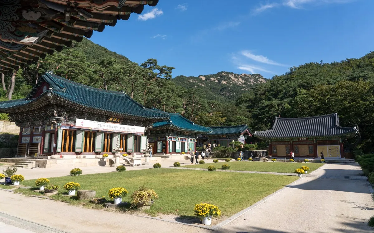 Jingwansa Temple: A Spiritual Retreat