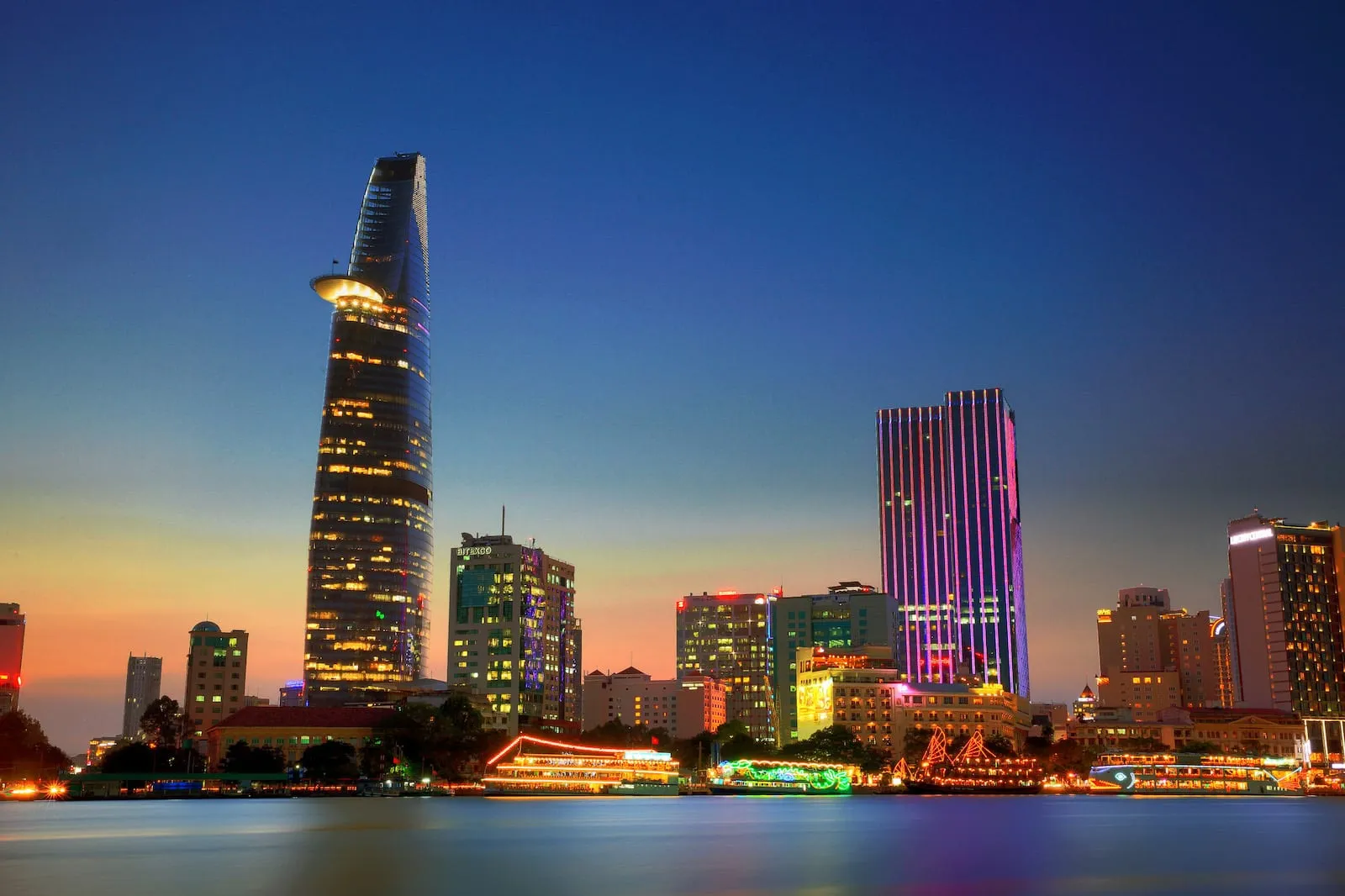Bitexco Financial Tower - Ngắm nhìn thành phố từ trên cao