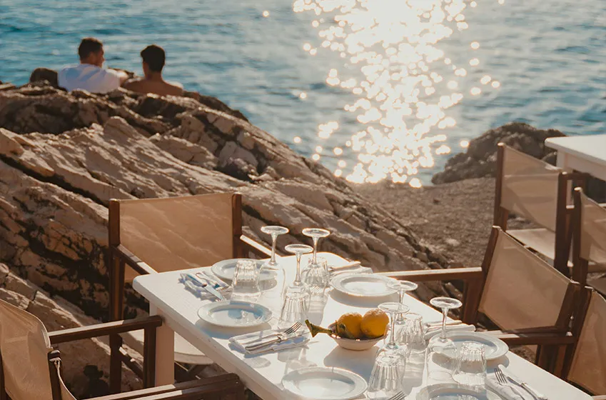 Gastronomic Delights: Dining by the Water