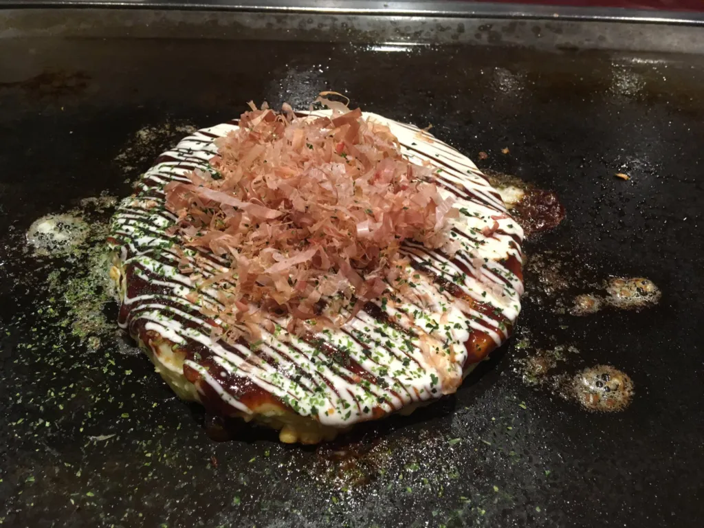 Thưởng thức Okonomiyaki như người địa phương